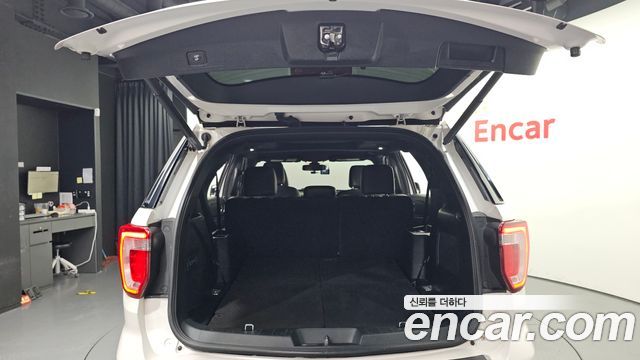 Ford Explorer 2.3 Limited 4WD 5th 2018 — фото 20