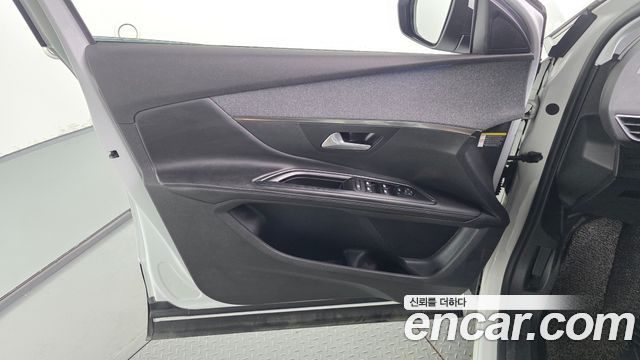 Peugeot 5008 (II) 1.6 BlueHDi Allure 2018 — фото 30
