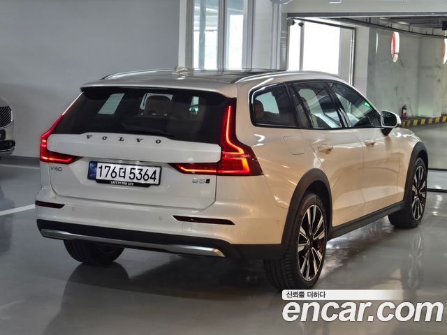 Volvo V60 Cross Country (II) B5 Ultra AWD 2026 — фото 2