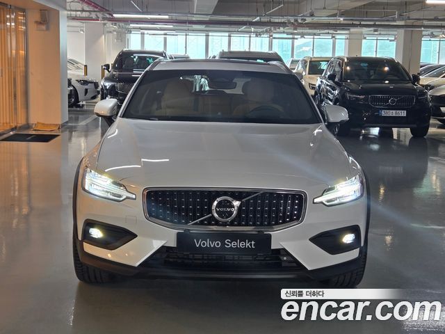 Volvo V60 Cross Country (II) B5 Ultra AWD 2026 — фото 3