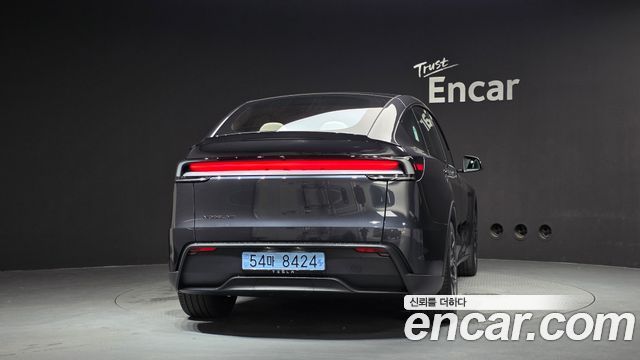 Tesla Model Y L Long Range AWD 2026 — фото 4
