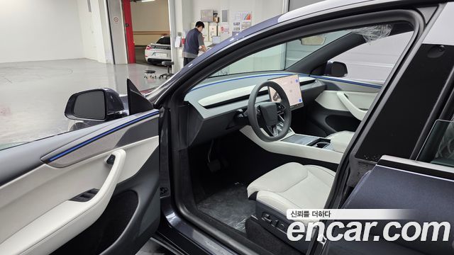 Tesla Model Y L Long Range AWD 2026 — фото 10