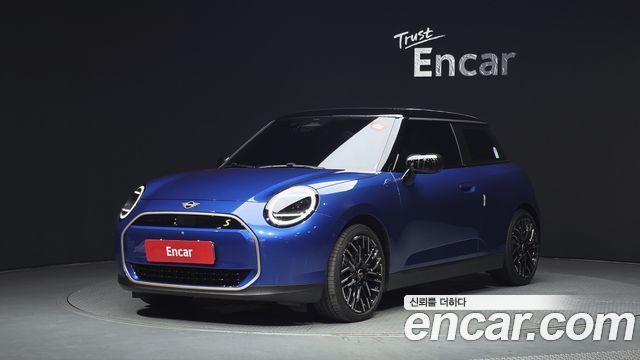 MINI Cooper Electric (IV) SE Favoured 2024 — фото 1