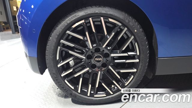 MINI Cooper Electric (IV) SE Favoured 2024 — фото 5