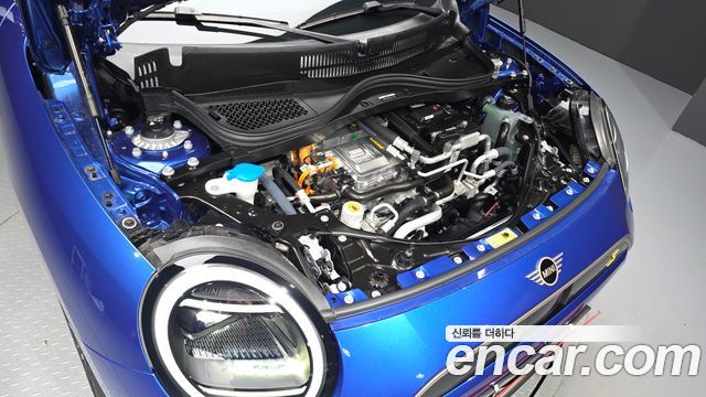 MINI Cooper Electric (IV) SE Favoured 2024 — фото 6