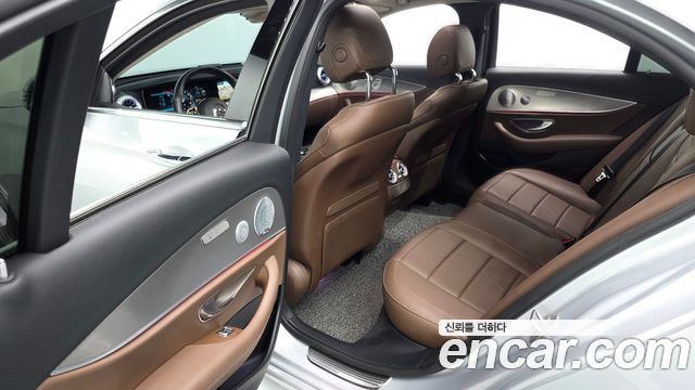 Mercedes-Benz E-Class (W213) E300 AMG Line 2019 — фото 12
