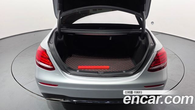 Mercedes-Benz E-Class (W213) E300 AMG Line 2019 — фото 20