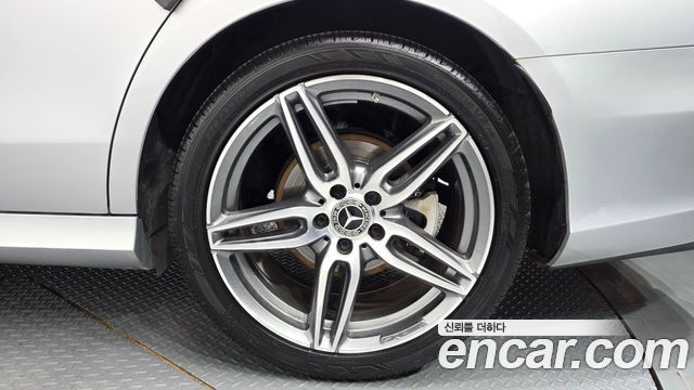 Mercedes-Benz E-Class (W213) E300 AMG Line 2019 — фото 21