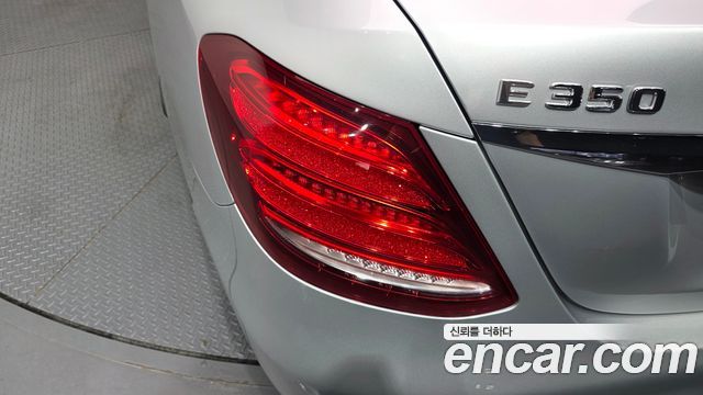 Mercedes-Benz E-Class (W213) E300 AMG Line 2019 — фото 23