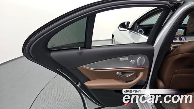 Mercedes-Benz E-Class (W213) E300 AMG Line 2019 — фото 25