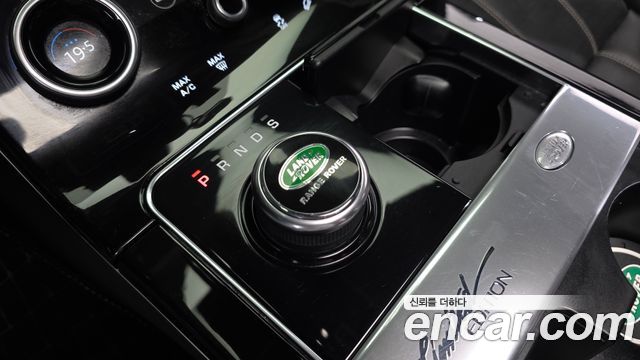 Land Rover Range Rover Velar 3.0 D300 R-Dynamic HSE 2019 — фото 9