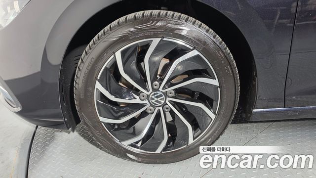 Volkswagen Golf (VIII) 2.0 TDI Prestige 2023 — фото 5