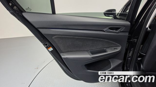 Volkswagen Golf (VIII) 2.0 TDI Prestige 2023 — фото 31