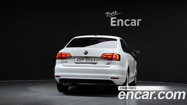Volkswagen Jetta 2.0 TDI BlueMotion Premium 6th 2015 — фото 4