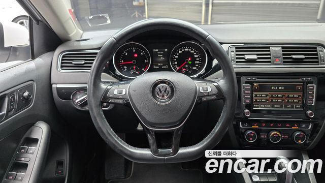 Volkswagen Jetta 2.0 TDI BlueMotion Premium 6th 2015 — фото 13