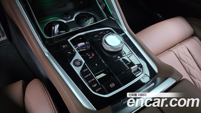 BMW X6 (G06) xDrive40i M Sport 2025 — фото 9