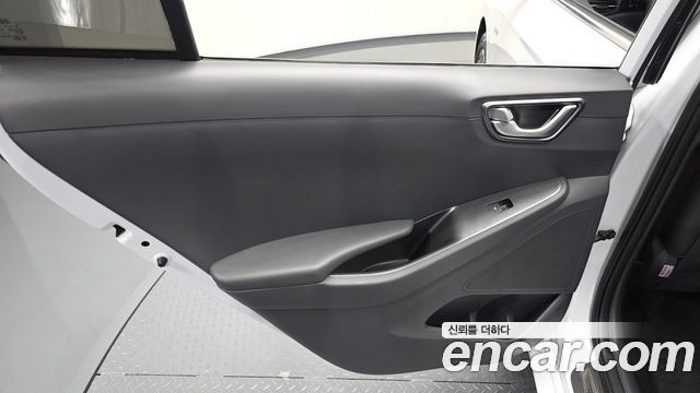 Hyundai Ioniq Electric Q 2020 — фото 31