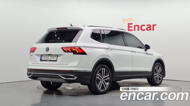 Volkswagen Tiguan Allspace 2.0 TSI Prestige 2023 — фото 2