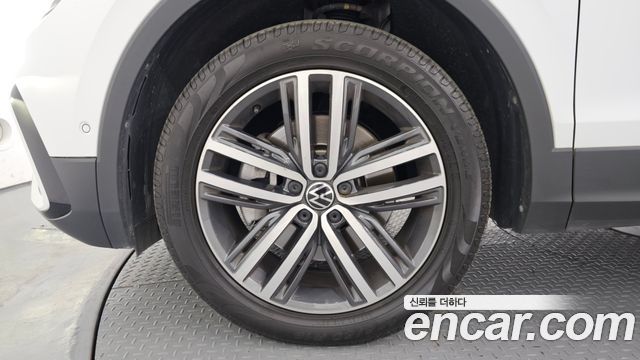 Volkswagen Tiguan Allspace 2.0 TSI Prestige 2023 — фото 5