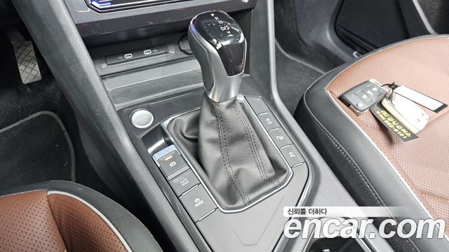 Volkswagen Tiguan Allspace 2.0 TSI Prestige 2023 — фото 9