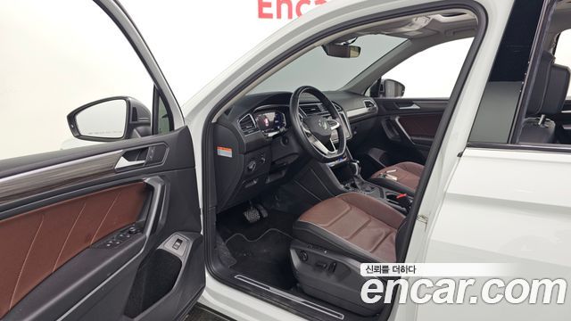 Volkswagen Tiguan Allspace 2.0 TSI Prestige 2023 — фото 10