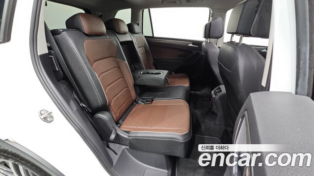 Volkswagen Tiguan Allspace 2.0 TSI Prestige 2023 — фото 11