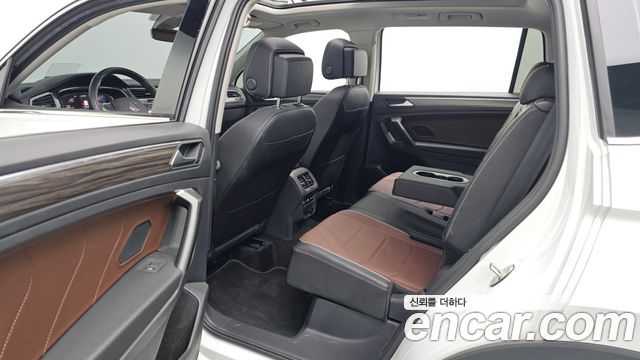 Volkswagen Tiguan Allspace 2.0 TSI Prestige 2023 — фото 12