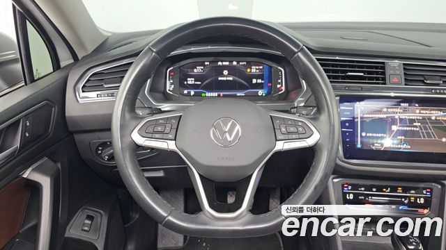 Volkswagen Tiguan Allspace 2.0 TSI Prestige 2023 — фото 13