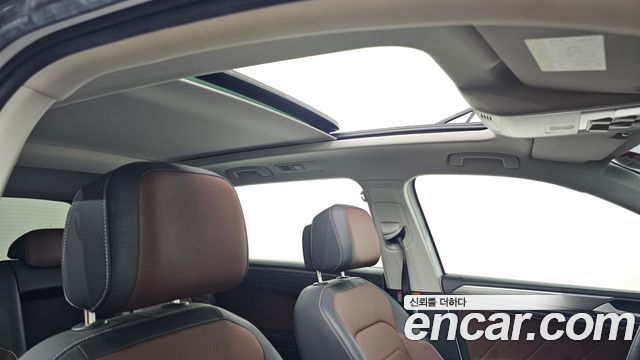 Volkswagen Tiguan Allspace 2.0 TSI Prestige 2023 — фото 18