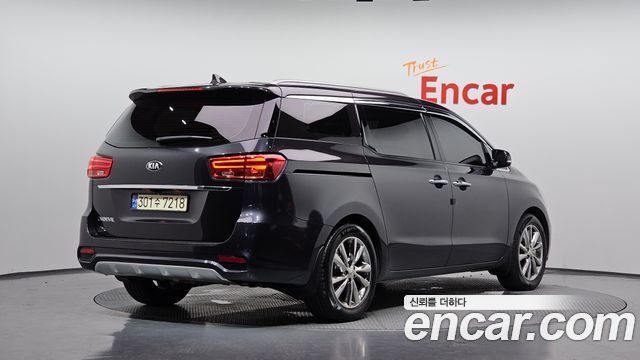 Kia Carnival 9-Seater Prstige 2019 — фото 2