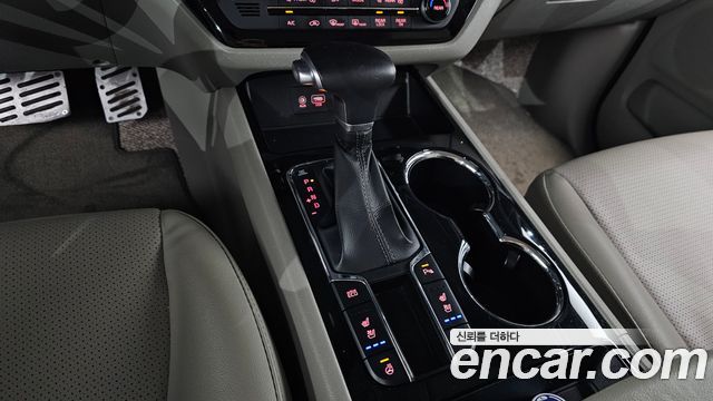Kia Carnival 9-Seater Prstige 2019 — фото 9
