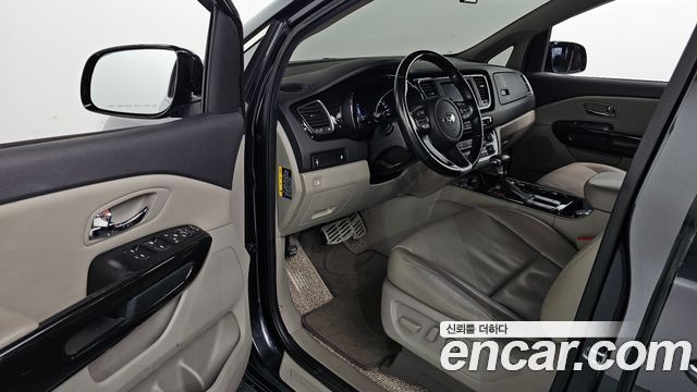Kia Carnival 9-Seater Prstige 2019 — фото 10