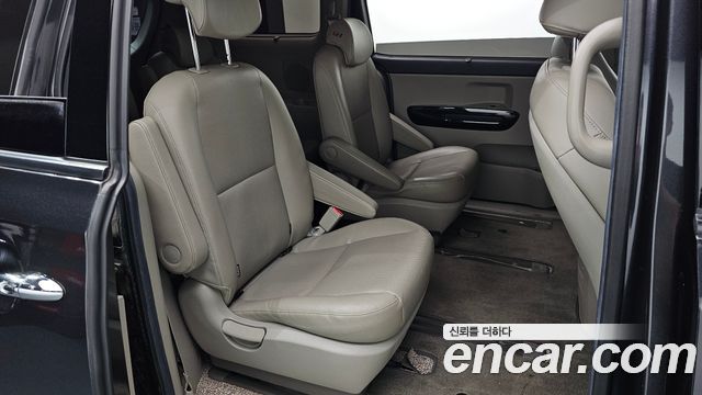 Kia Carnival 9-Seater Prstige 2019 — фото 11