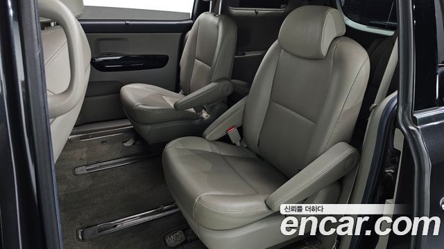 Kia Carnival 9-Seater Prstige 2019 — фото 12