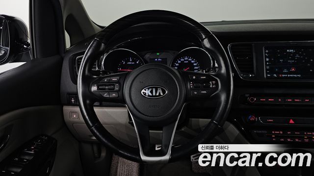 Kia Carnival 9-Seater Prstige 2019 — фото 13