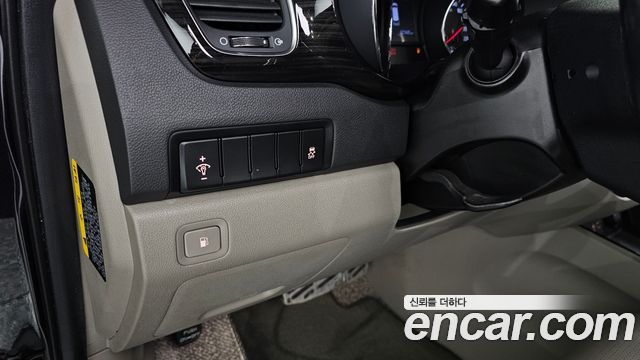 Kia Carnival 9-Seater Prstige 2019 — фото 20