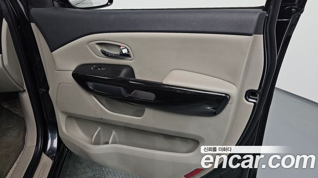 Kia Carnival 9-Seater Prstige 2019 — фото 25