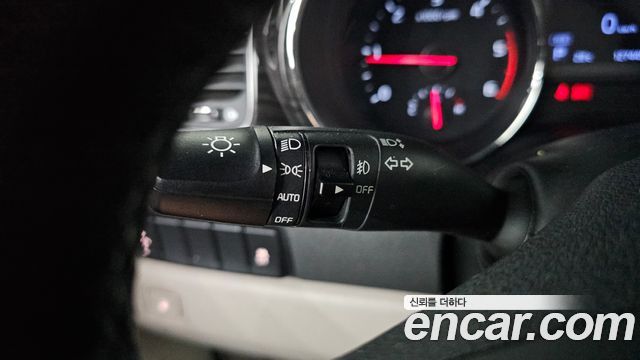 Kia Carnival 9-Seater Prstige 2019 — фото 28