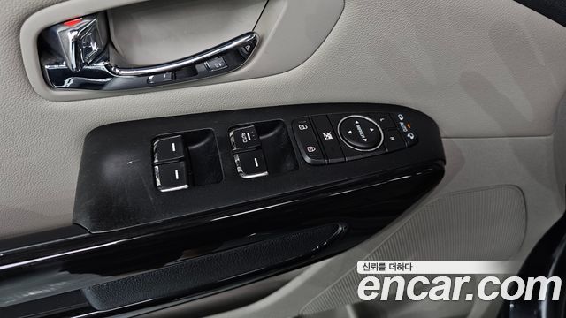 Kia Carnival 9-Seater Prstige 2019 — фото 30