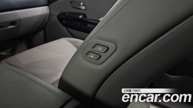 Kia Carnival 9-Seater Prstige 2019 — фото 32