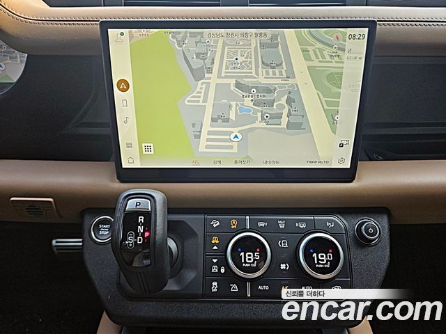 Land Rover Defender (L663) 110 P400 X 2025 — фото 15