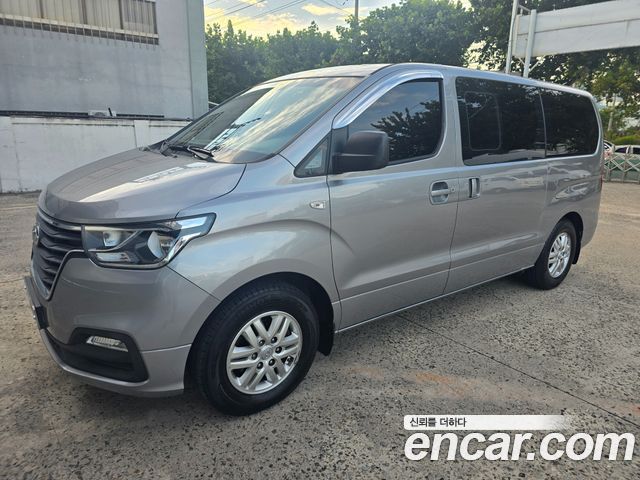 Hyundai Grand Starex Van 5-Seater Modern 2020 — фото 1