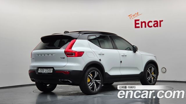Volvo XC40 T4 R-Design 2019 — фото 2