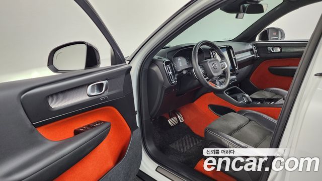 Volvo XC40 T4 R-Design 2019 — фото 10