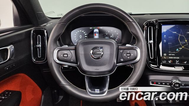 Volvo XC40 T4 R-Design 2019 — фото 12