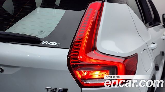 Volvo XC40 T4 R-Design 2019 — фото 23