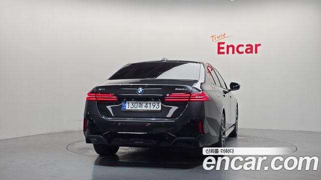 BMW 5 Series (G60) 523d xDrive M Sport 2024 — фото 4