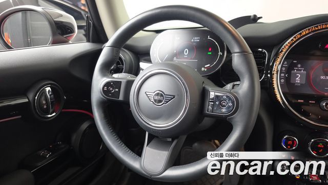 MINI Cooper Classic Plus 3rd 2024 — фото 13
