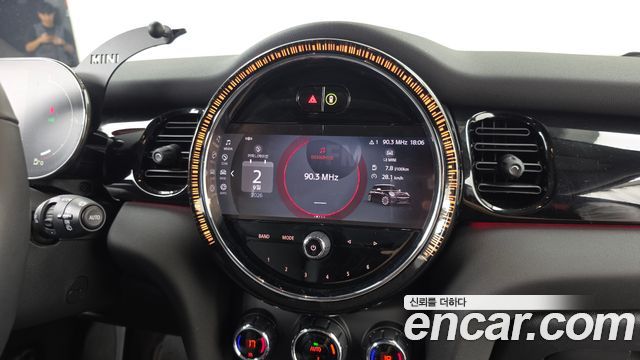 MINI Cooper Classic Plus 3rd 2024 — фото 14