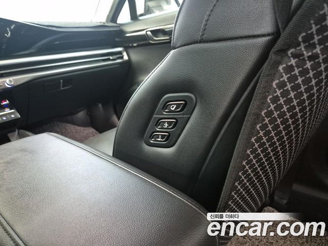 Hyundai Grandeur (GN7) 3.5 LPG 2WD (Taxi) Deluxe 2023 — фото 23